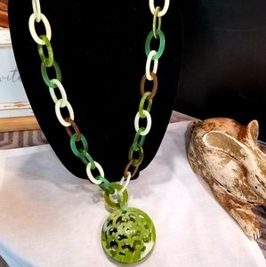 DESIGNER for Nieman Marcus Long Resin Green Chain Link Pendant Necklace NWOT